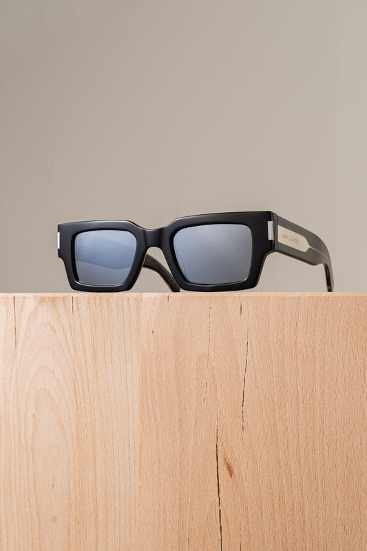 Saint Laurent 572 / 001