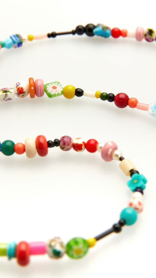 Brillenkette aus bunten Perlen