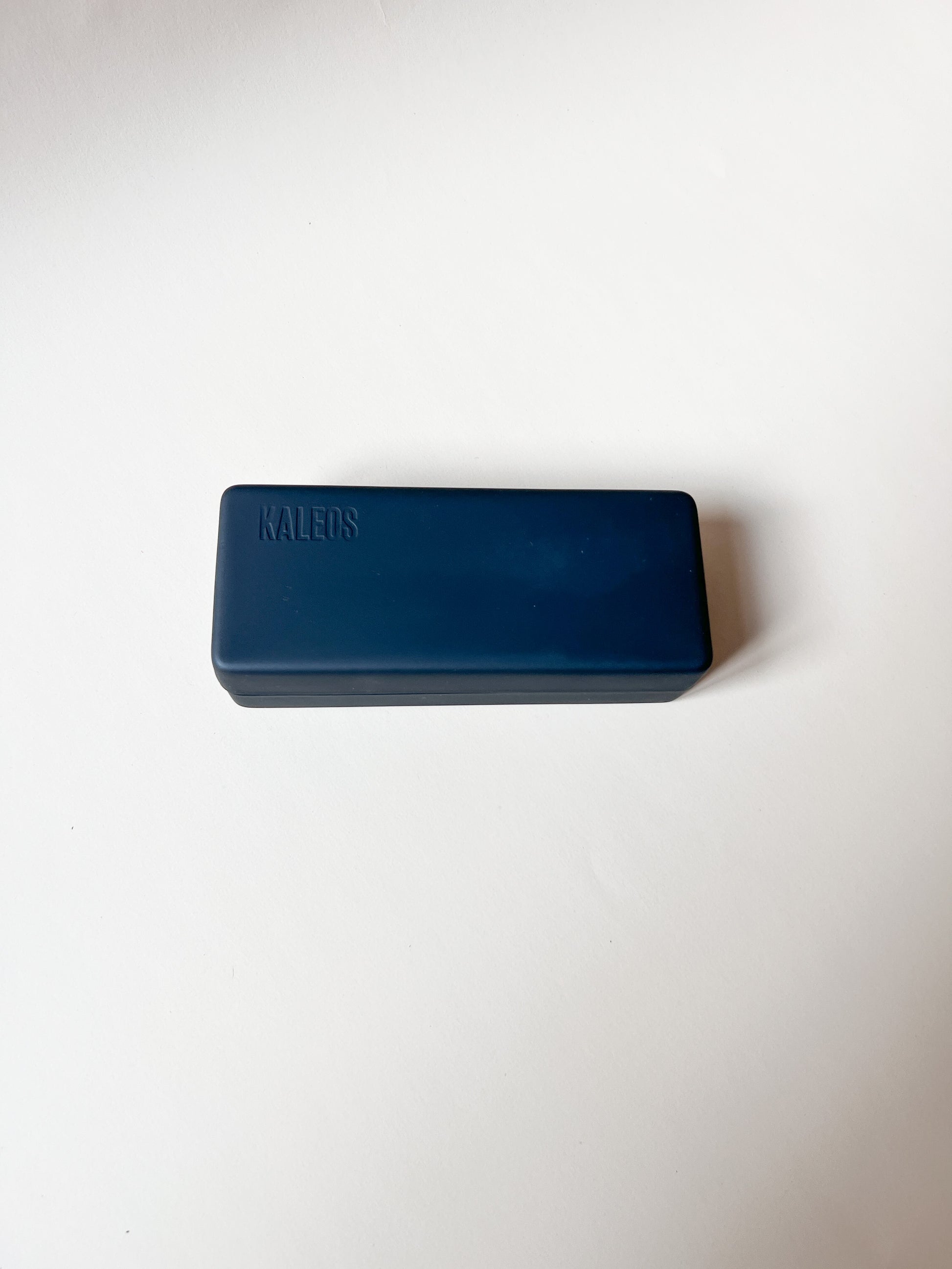 Kaleos Etui schwarz und geschlossen