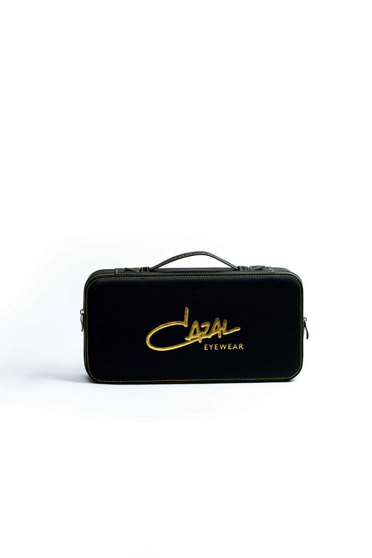 schwarzer, rechteckiger Brillenkoffer mit goldenem Cazal eyewear Logo