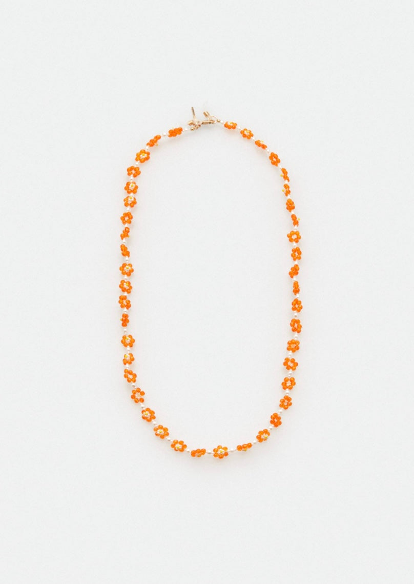 Brillenkette, die aus weißen, gelben und orangenen Perlen besteht, die jeweils als Blumen angeordnet sind